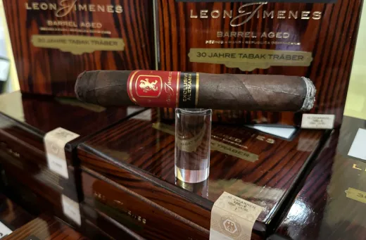 Buy Leon Jimenes Barrel Aged Exclusivo Alemania cigars online at www.tabak-traeber.de | 100% tobacco ✓ fast shipping ✓ 3 % box discount ✓